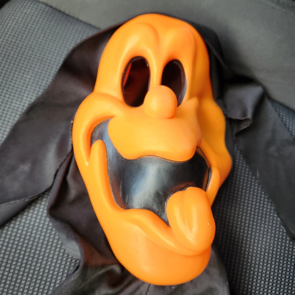 Vintage Fun World Easter Unlimited Orange Mask Scream Sarah Spook Scary Movie